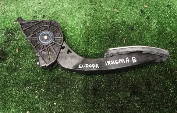 Opel Insignia B Accelerator throttle pedal 84344895