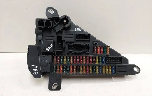 BMW 5 E60 E61 Fuse module 690660105 690661901