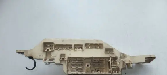 Toyota Land Cruiser (J100) Fuse module
