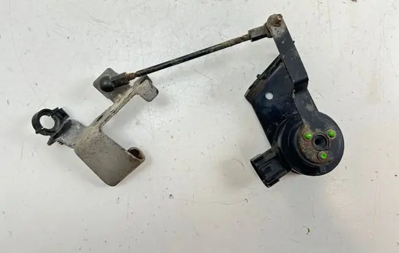 Cadillac Escalade IV Air suspension front height level sensor 23152098