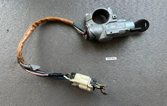 Nissan Terrano Ignition lock 4870023G25 4875001G00