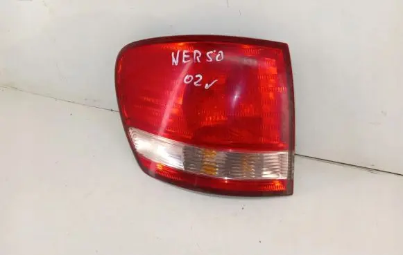 Toyota Avensis Verso Rear/tail lights