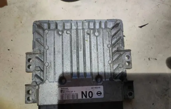 Nissan Juke I F15 Engine control unit/module 23710BJ91B S180067168A