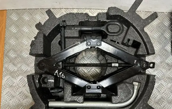 Volkswagen PASSAT B8 Lift Jack 3Q0011031A