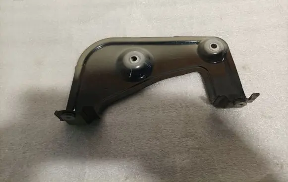 BMW X7 G07 Fender mounting bracket 74182207418220