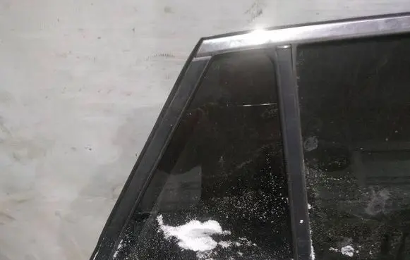 Toyota Avensis T270 Rear vent window glass 