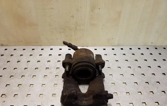 Volkswagen Golf IV Front brake caliper