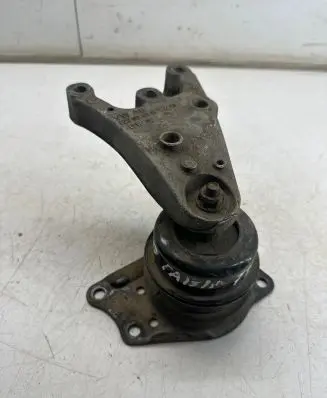 Skoda Fabia Mk1 (6Y) Engine mount bracket