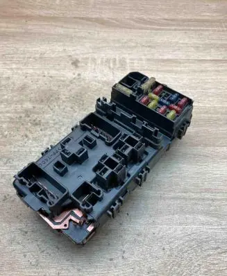 Mitsubishi Colt Fuse module 2323006072 MR228760