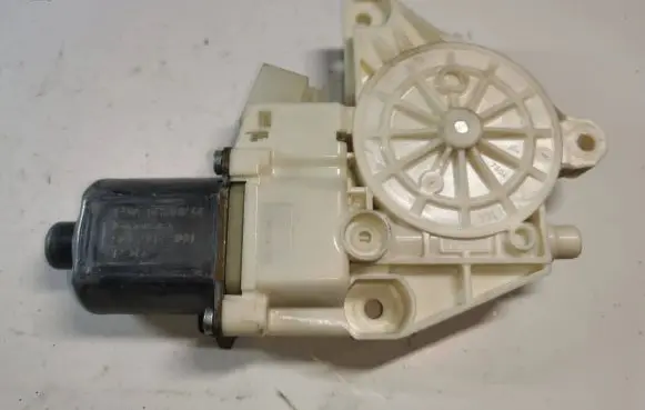 Mercedes-Benz C W204 Front door window regulator motor A2048200242 971218100 1205