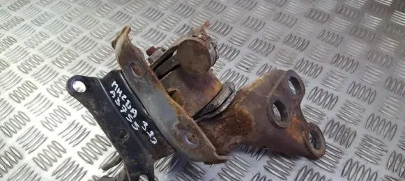 Mazda 323 F Engine mount bracket