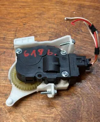 Audi A5 Sportback 8TA Air flap motor/actuator 412650750 K9749005 EFB330