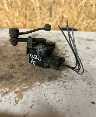 Mercedes-Benz S W220 Front height sensor lever A0105427617 14704