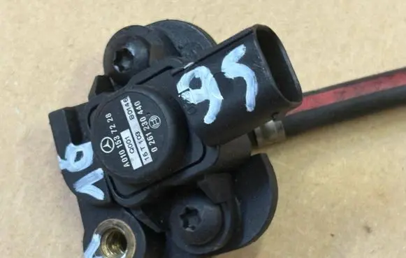 Mercedes-Benz Sprinter W906 Air pressure sensor A0101537228 0261230440