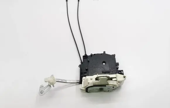 Mitsubishi Outlander Front door lock
