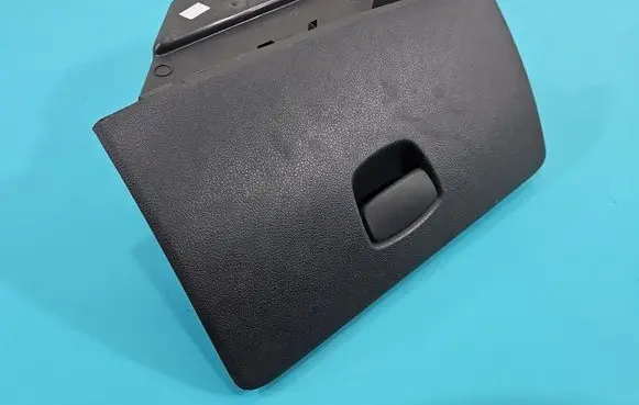 Glove box