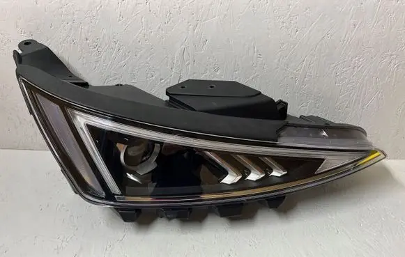 Hyundai Elantra VI Headlight/headlamp 13PIN