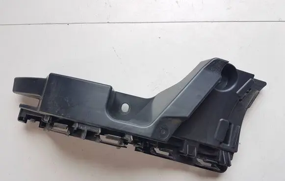 Rear bumper mounting bracket