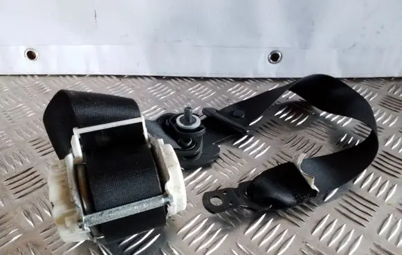 BMW X3 E83 Front seatbelt 34003071B