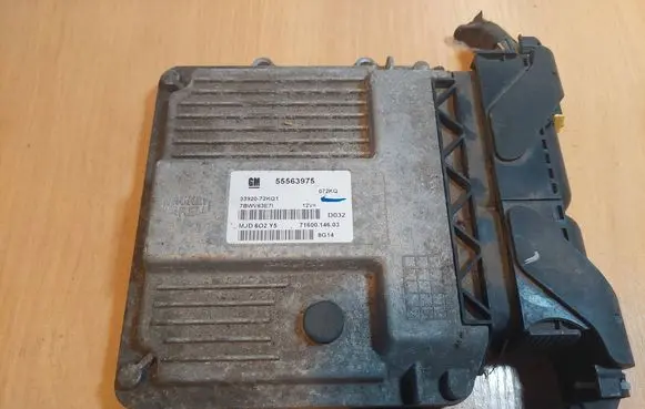 Suzuki Swift I Engine control unit/module ECU 55563975 33920-72K01 MJD6O2.Y5