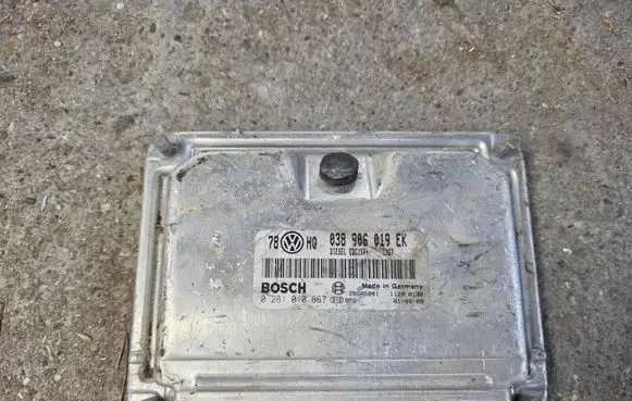 Volkswagen PASSAT B5 Engine control unit/module 038906019EK