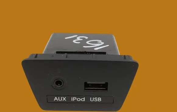 Hyundai ix35 USB socket connector 2S000TAN
