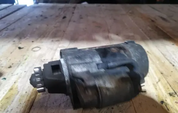 Nissan Primera Starter motor 233008H801