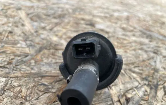 Volkswagen PASSAT B5 Vacuum valve 058133459