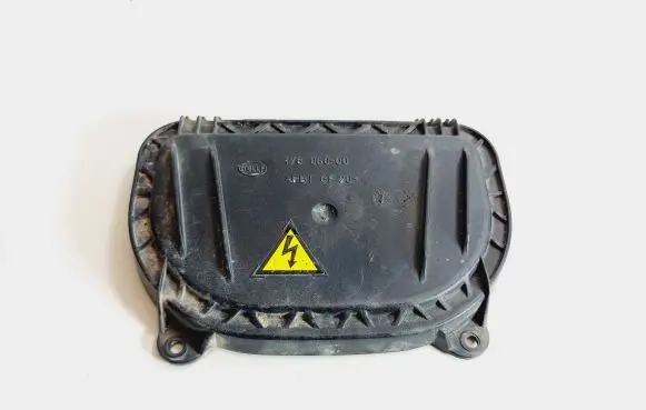 Audi A6 C7 Headlight/headlamp dust cover 17606000