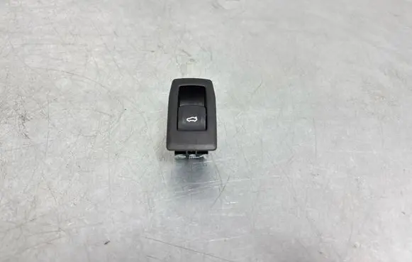 BMW 3 G20 G21 Tailgate/boot open switch button 7948786