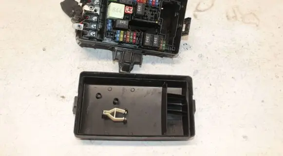 Audi A3 S3 8V Fuse module 5Q0937125A