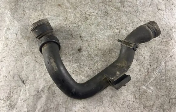 Volkswagen PASSAT B5.5 Engine coolant pipe/hose 8d0121101ad