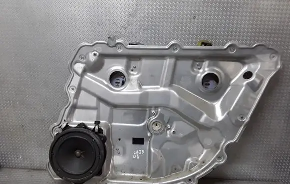 Rear window lifting mechanism without motor