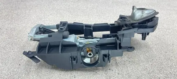BMW M6 Front door coupe exterior handle/bracket 7175650 51217175650 7300324