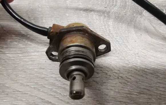Audi 100 S4 C4 Fuel pressure regulator 0281002081