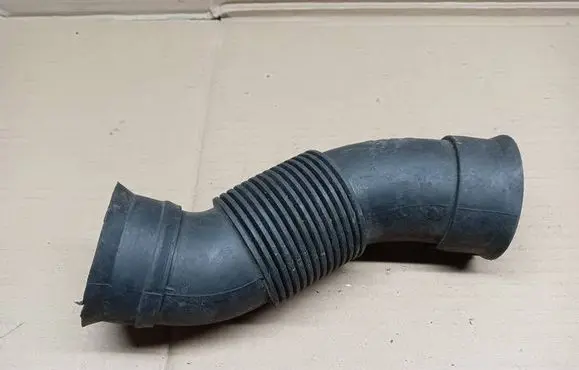 Opel Combo C Air intake hose/pipe 13104166 560992646