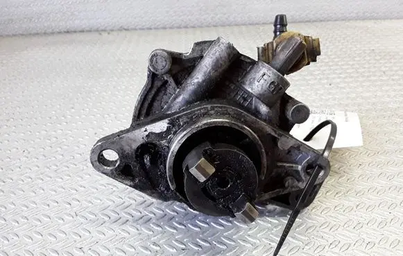 Opel Combo C Vacuum pump 73501167