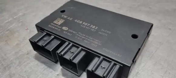 Audi A6 S6 C6 4F Tow bar trailer control unit/module 4G8907383
