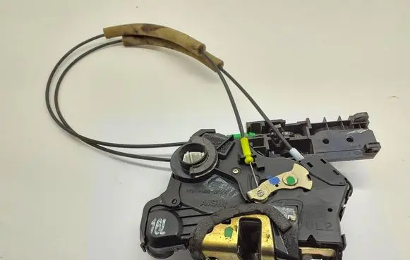Toyota Corolla E110 Front door lock 50594A1