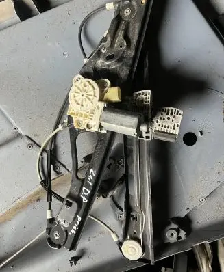 Mercedes-Benz E W211 Front door window regulator motor A2118203042 993627101