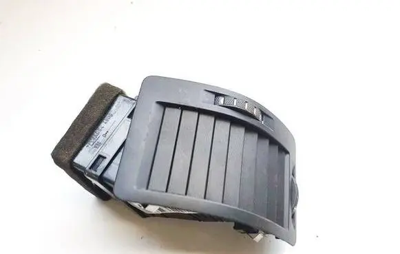 Skoda Octavia Mk2 (1Z) Dashboard side air vent grill/cover trim 1z0819701
