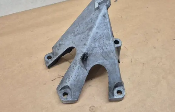 Audi A4 S4 B6 8E 8H Engine mounting bracket 8E0199307F