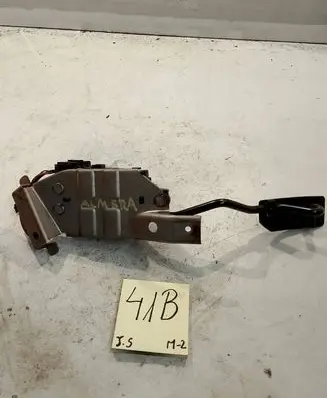Nissan Almera Accelerator throttle pedal 18002AU410