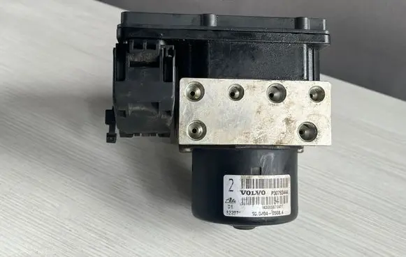 Volvo V70 ABS Pump 30793445 P30793444 10020405084
