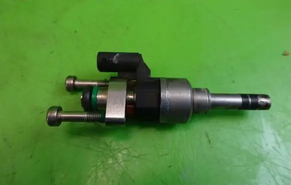 Opel Mokka Fuel injector