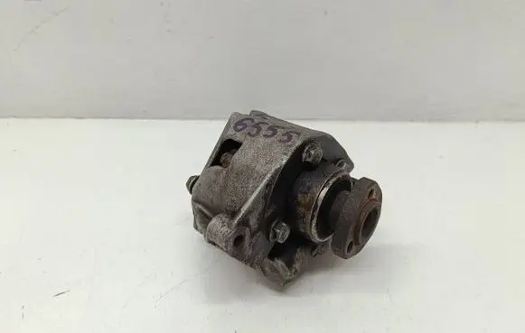 Volkswagen Golf III Power steering pump 028145523