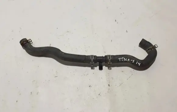 Tesla Model S Engine coolant pipe/hose 1028540