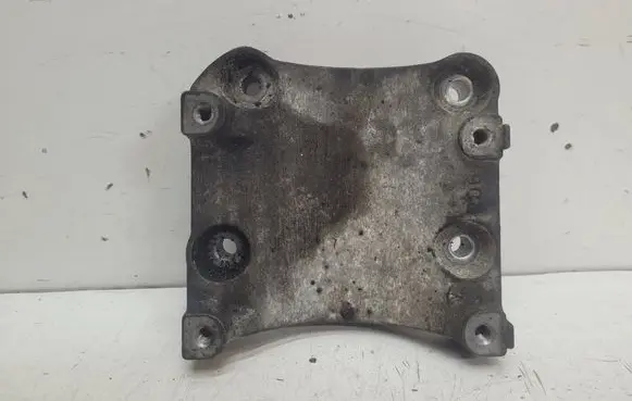 Honda CR-V A/C compressor mount bracket 