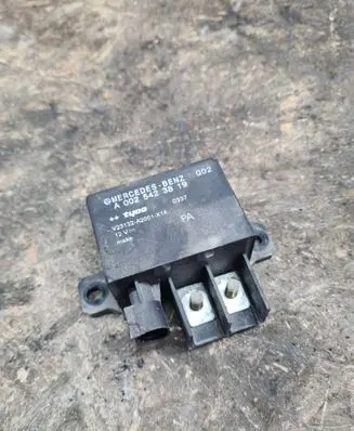 Mercedes-Benz E W211 Charging relay A0025423819 V23132A2001X14