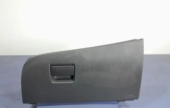 Glove box